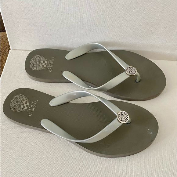 Vince Camuto flip flops size 10 - Picture 2 of 5